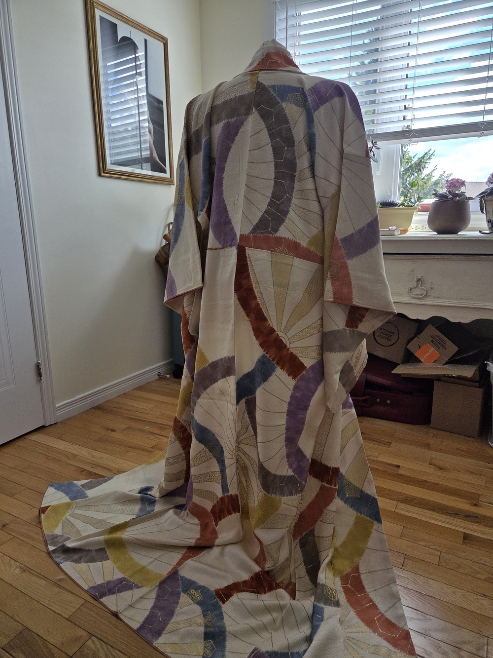 Vintage Japanese Silk Kimono | Hand-Painted Fan Motif | Pastel & Gold | One Size - Picture 6 of 7